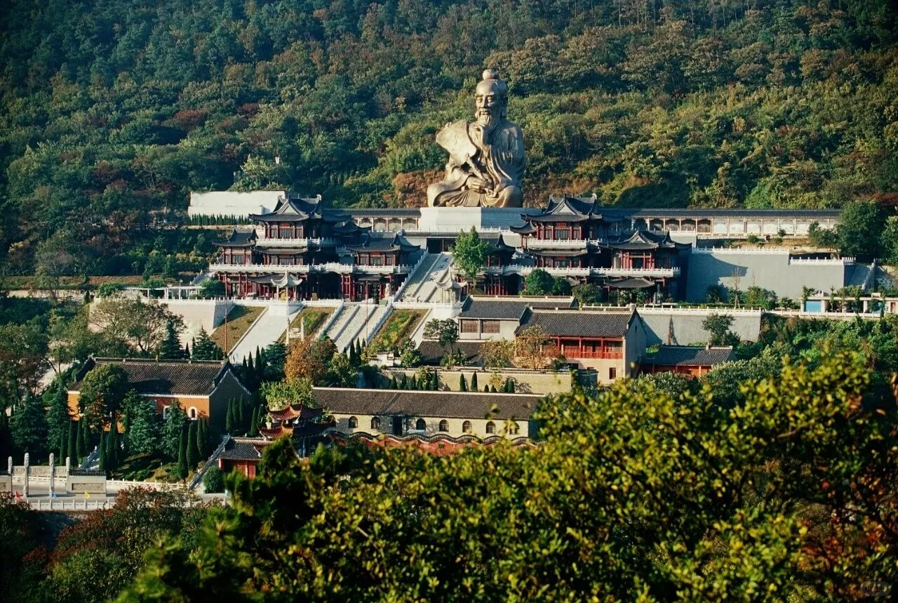 2025这个秋天,在镇江开启美食之旅→