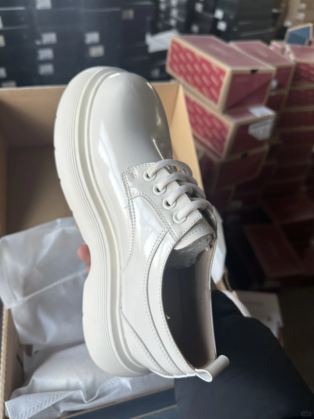 品牌鞋子2万多双