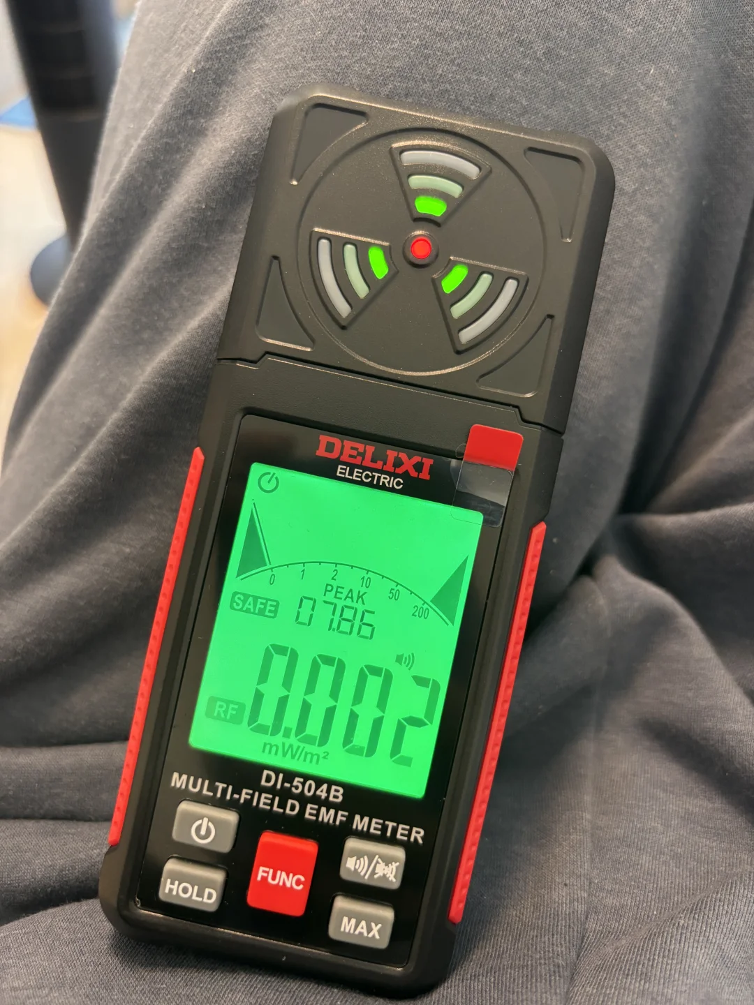 2025.10.22 买的辐射检测仪刚才突然变橙色