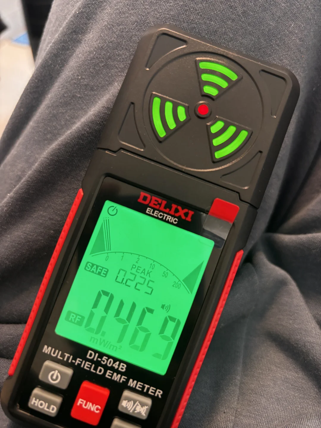 2025.10.22 买的辐射检测仪刚才突然变橙色