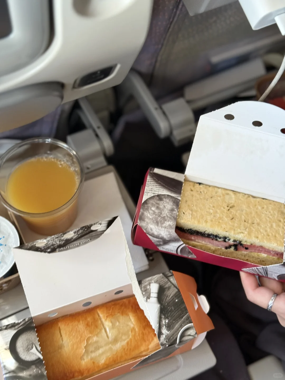 迪拜?一半清醒一半醉?