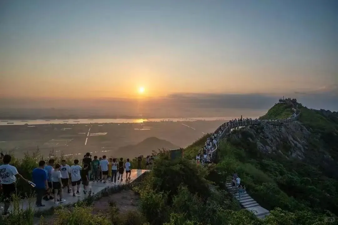 2025这个秋天,在镇江开启美食之旅→