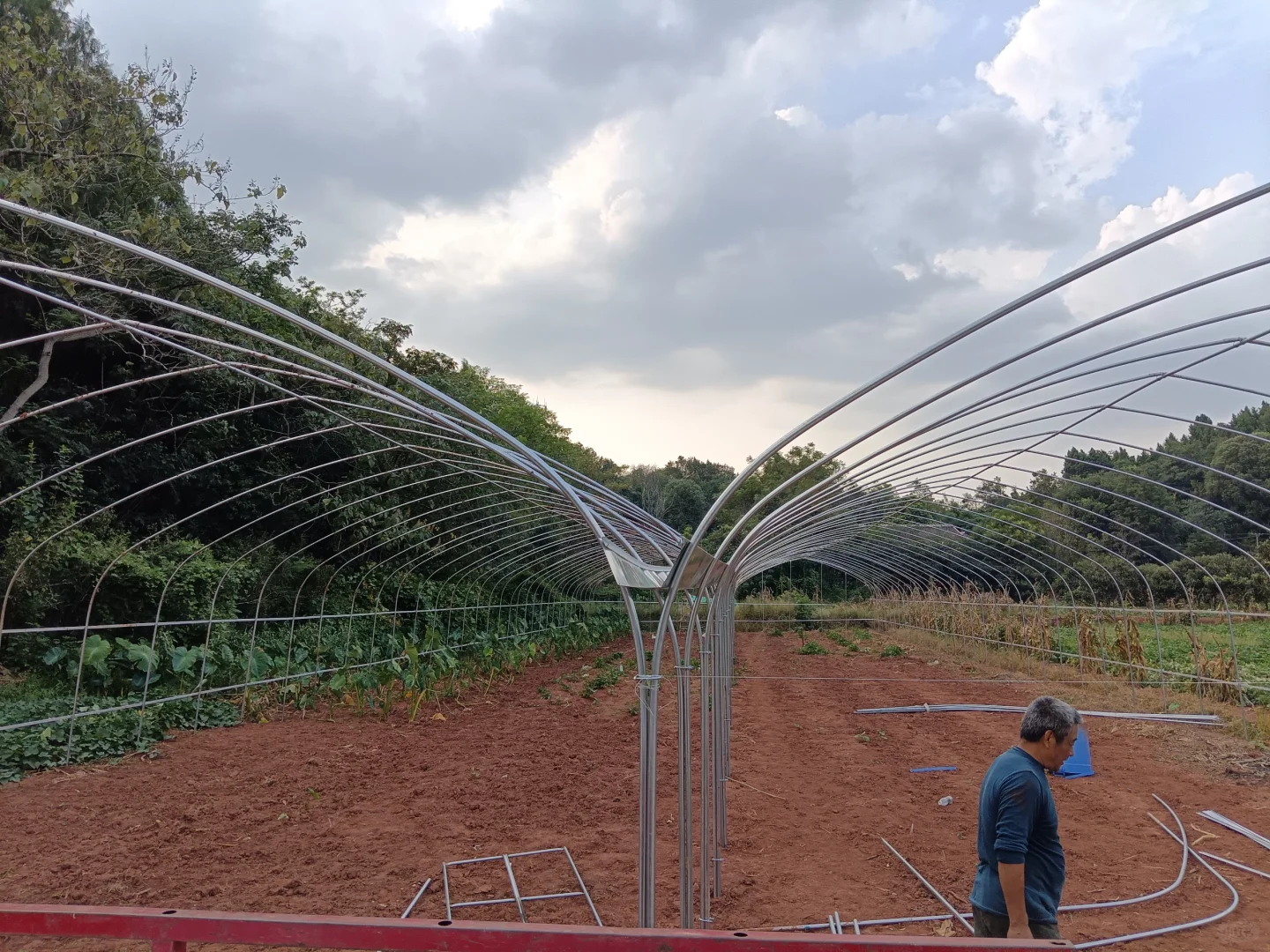 辞职回村创业建大棚，终于要搭建完成啦