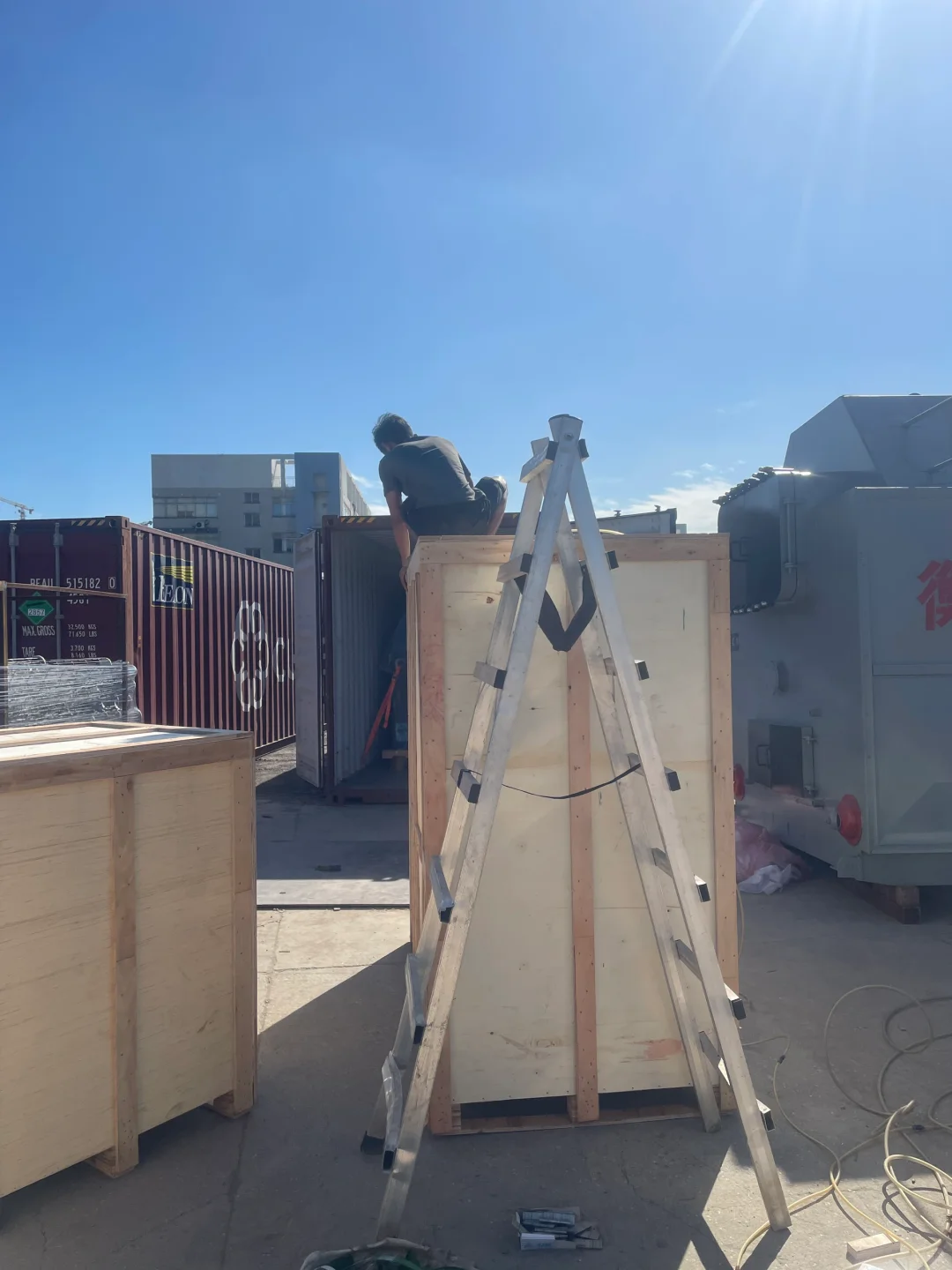 工厂设备搬迁、起重移位，设备搬运。