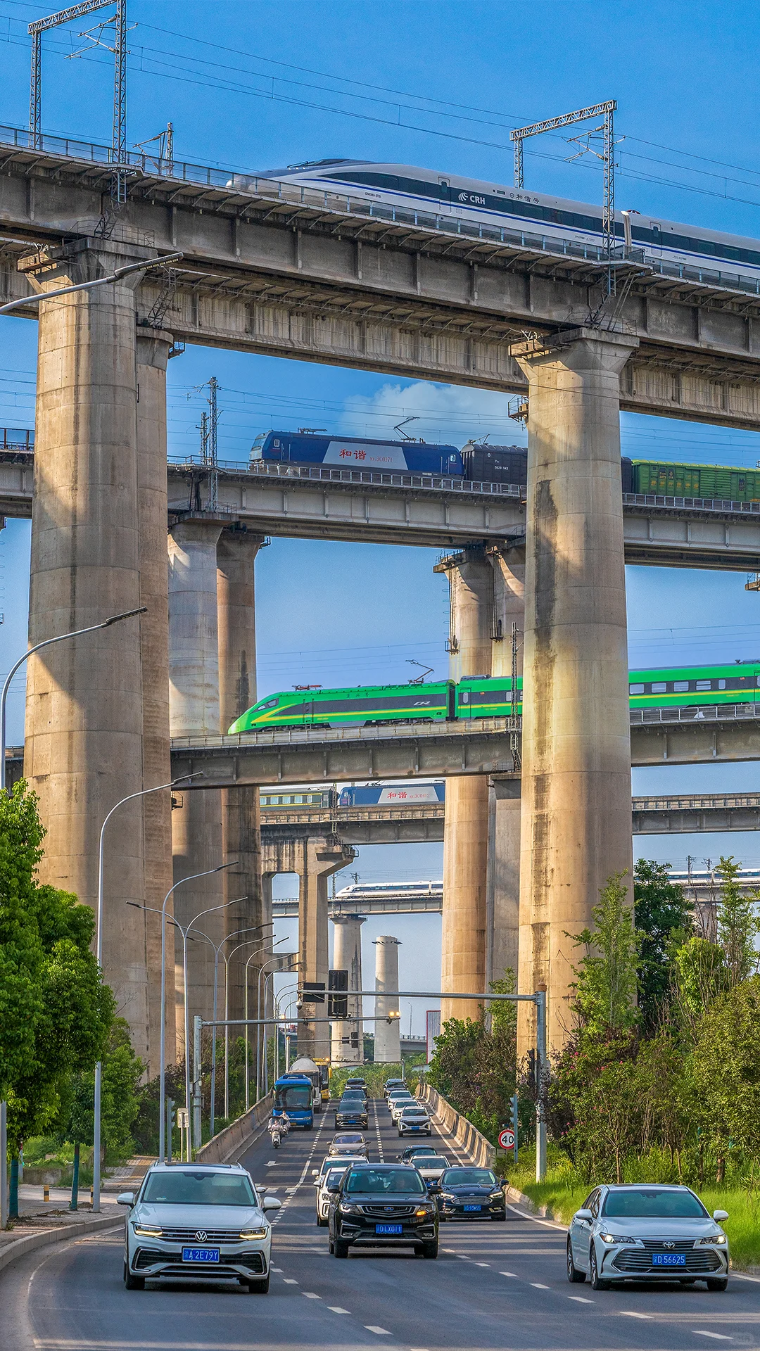 交通强国，铁路先行