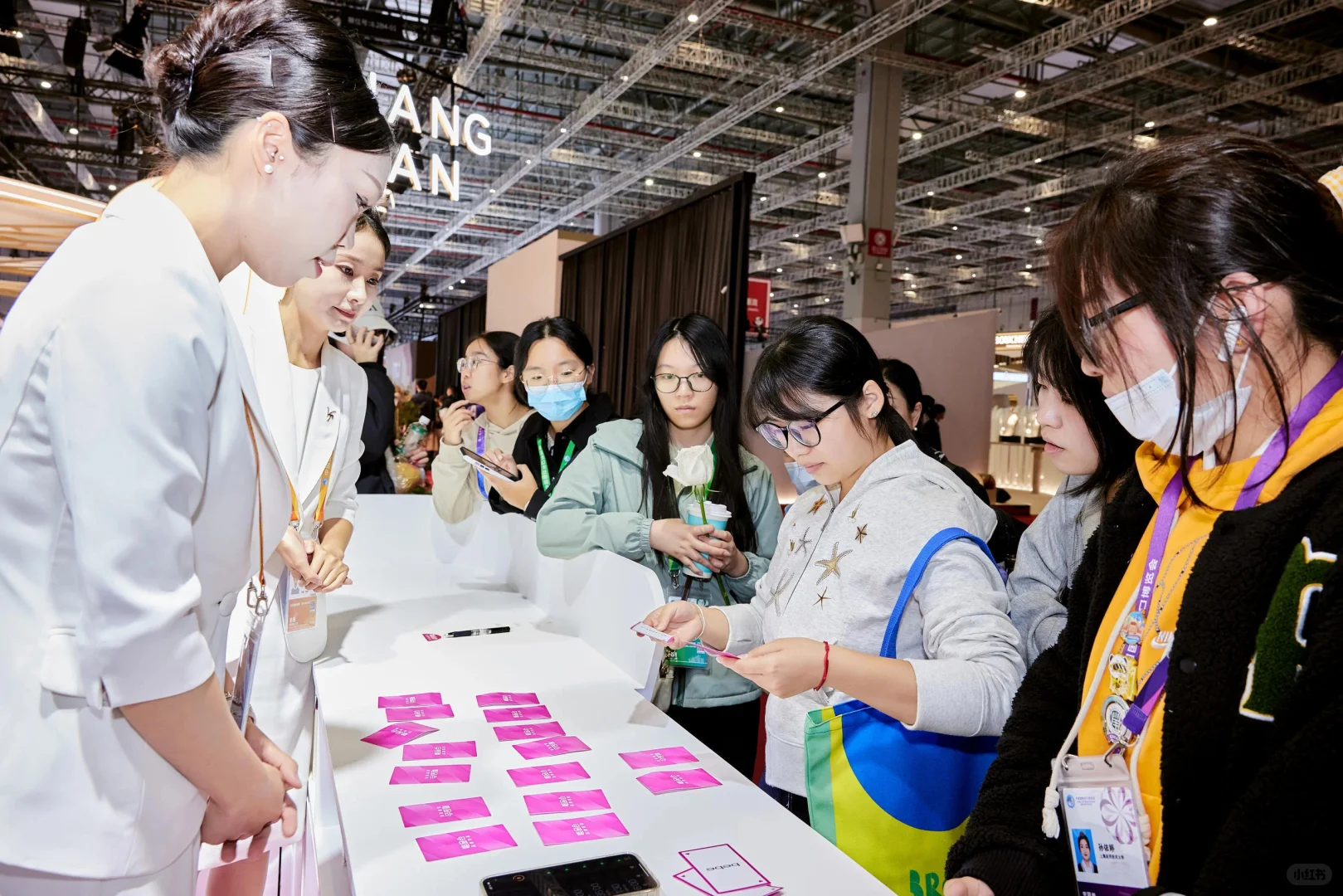 展台设计 | 2025 上海进博会唯品会