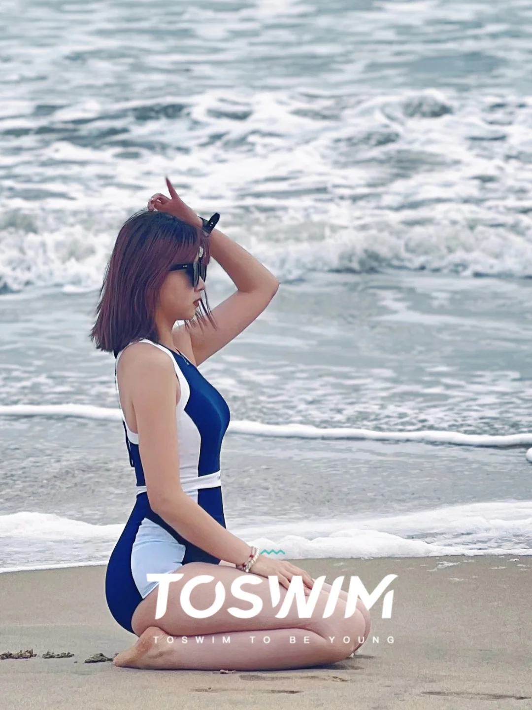 海边冲浪必备连体泳衣+斗篷