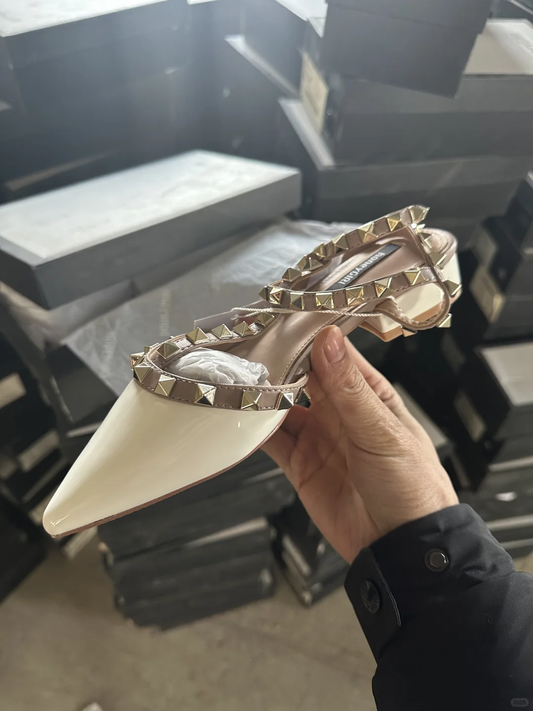 品牌鞋子2万多双