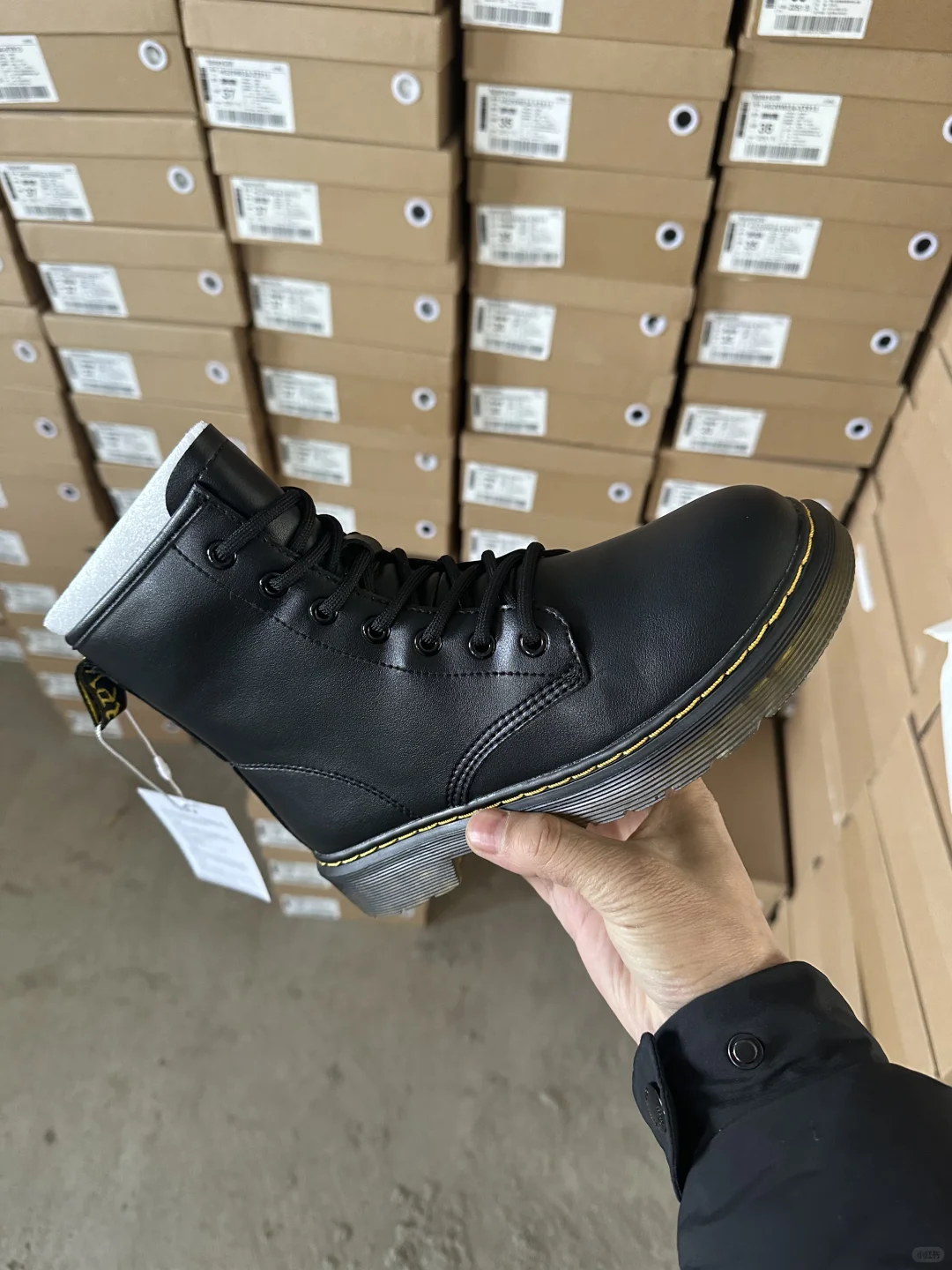 品牌鞋子2万多双