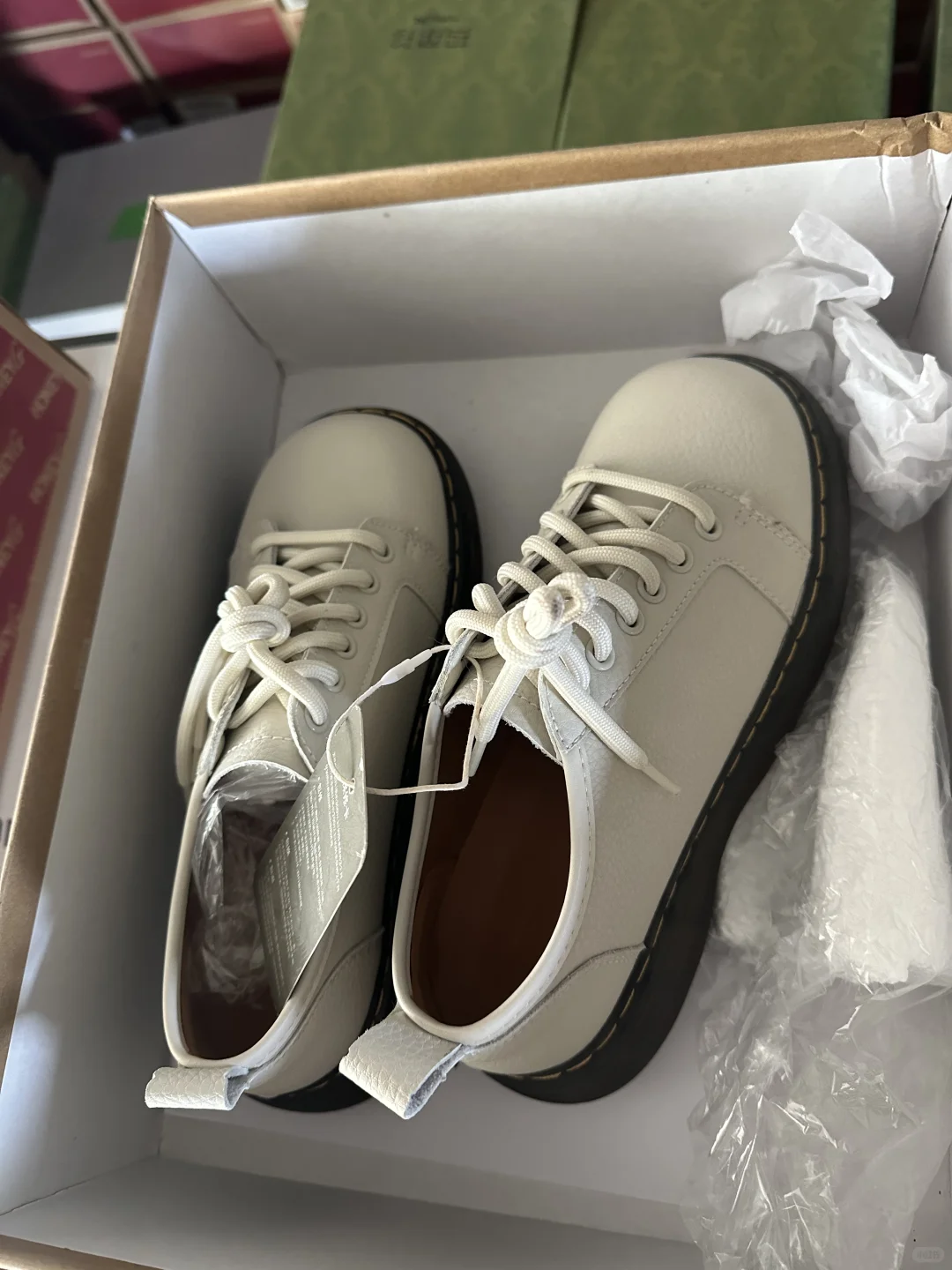 品牌鞋子2万多双