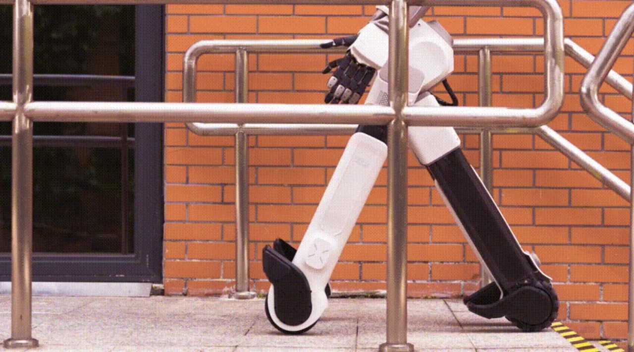 腾讯Robotics X Lab发布居家服务机器人小五