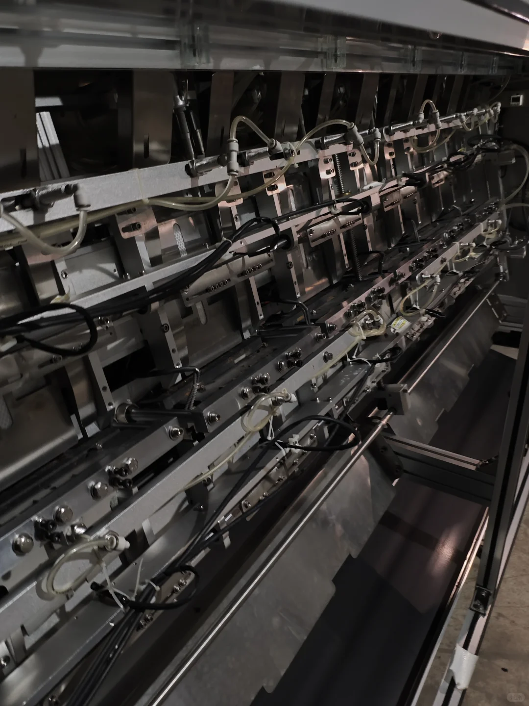 伟东8改6双枪面膜灌装机