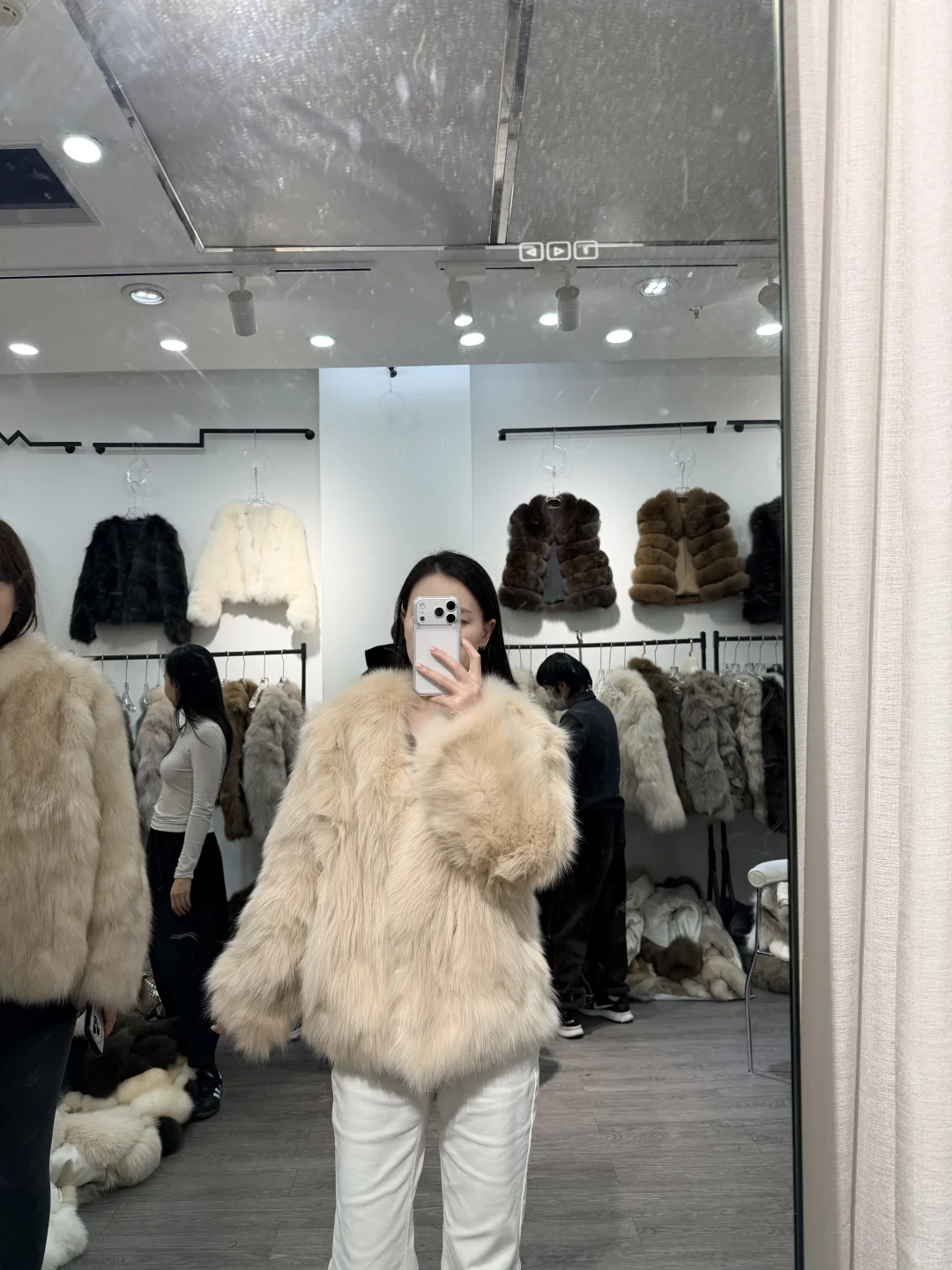 海宁皮革城攻略小个子也能买到心仪的皮草?
