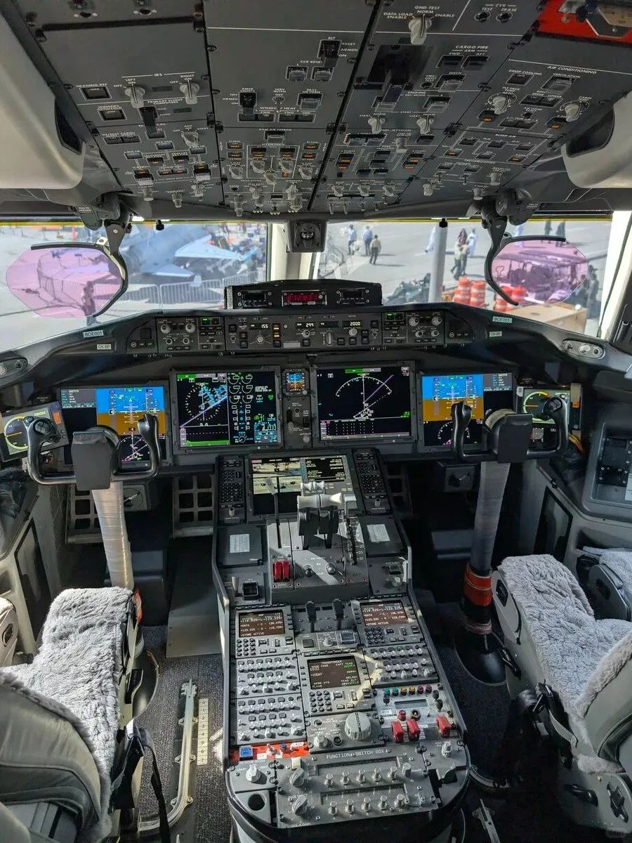 迪拜航展曝 777-9 驾驶舱 777-10 研可行性