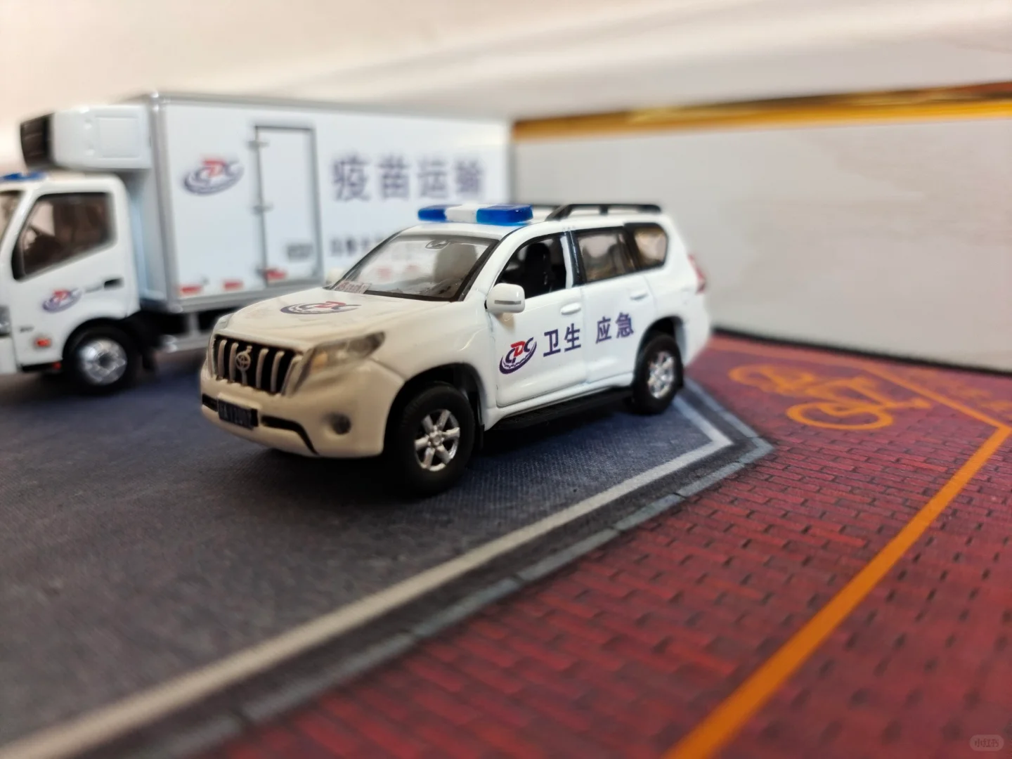 1 64疾控中心疫苗运输汽车模型展示