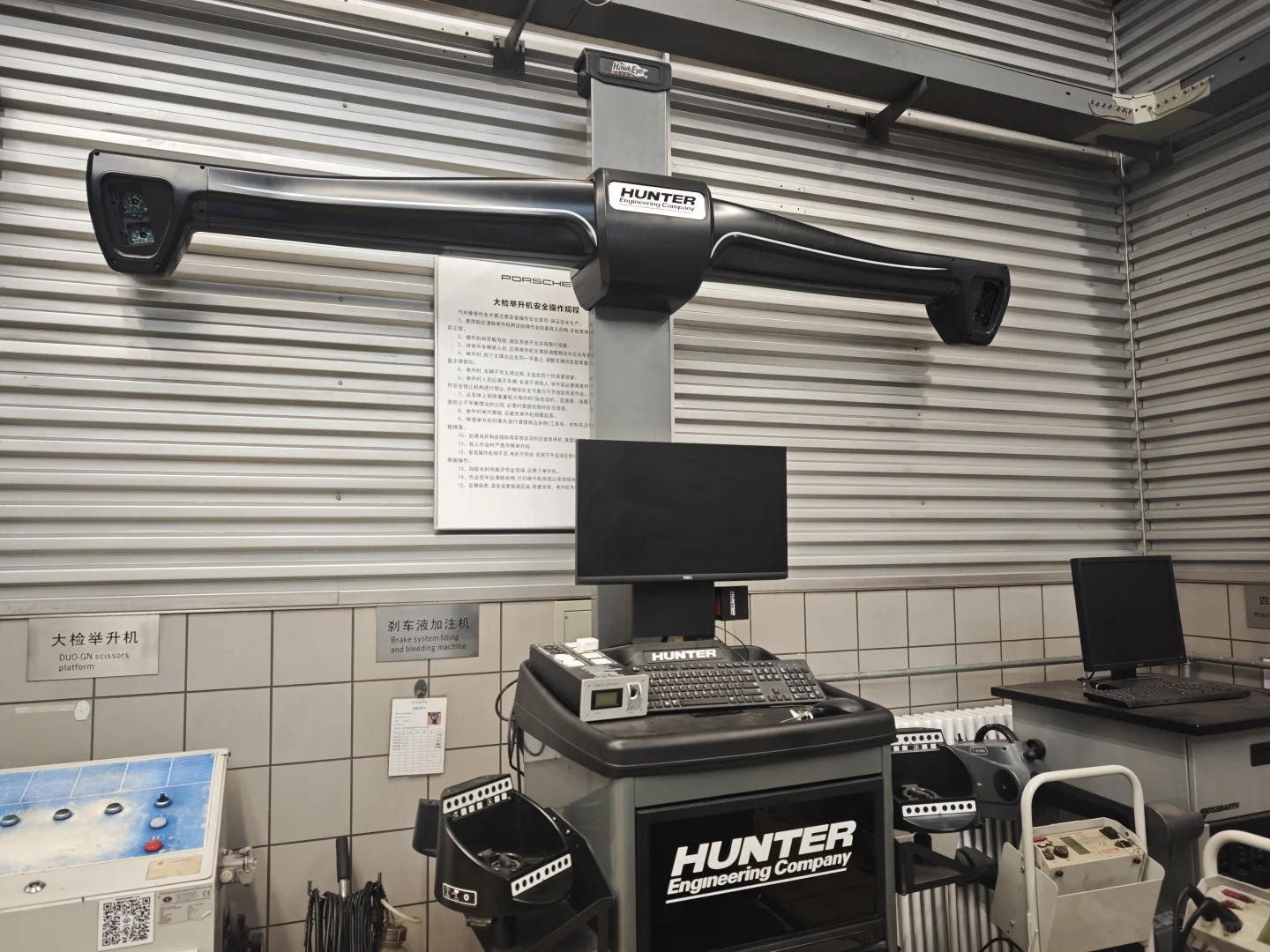 保时捷4S店的工具间也太专业了吧！