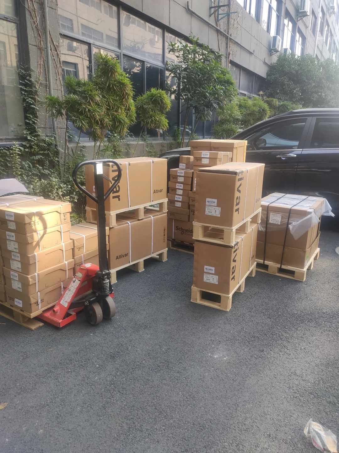 周末休息了两天。周一干活