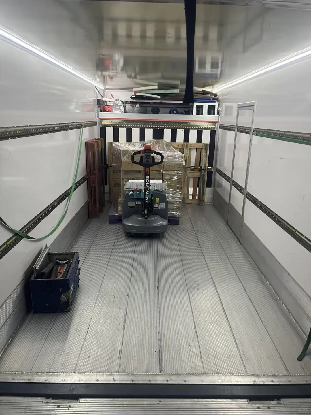 收货?卖货?全能美妆选手上线