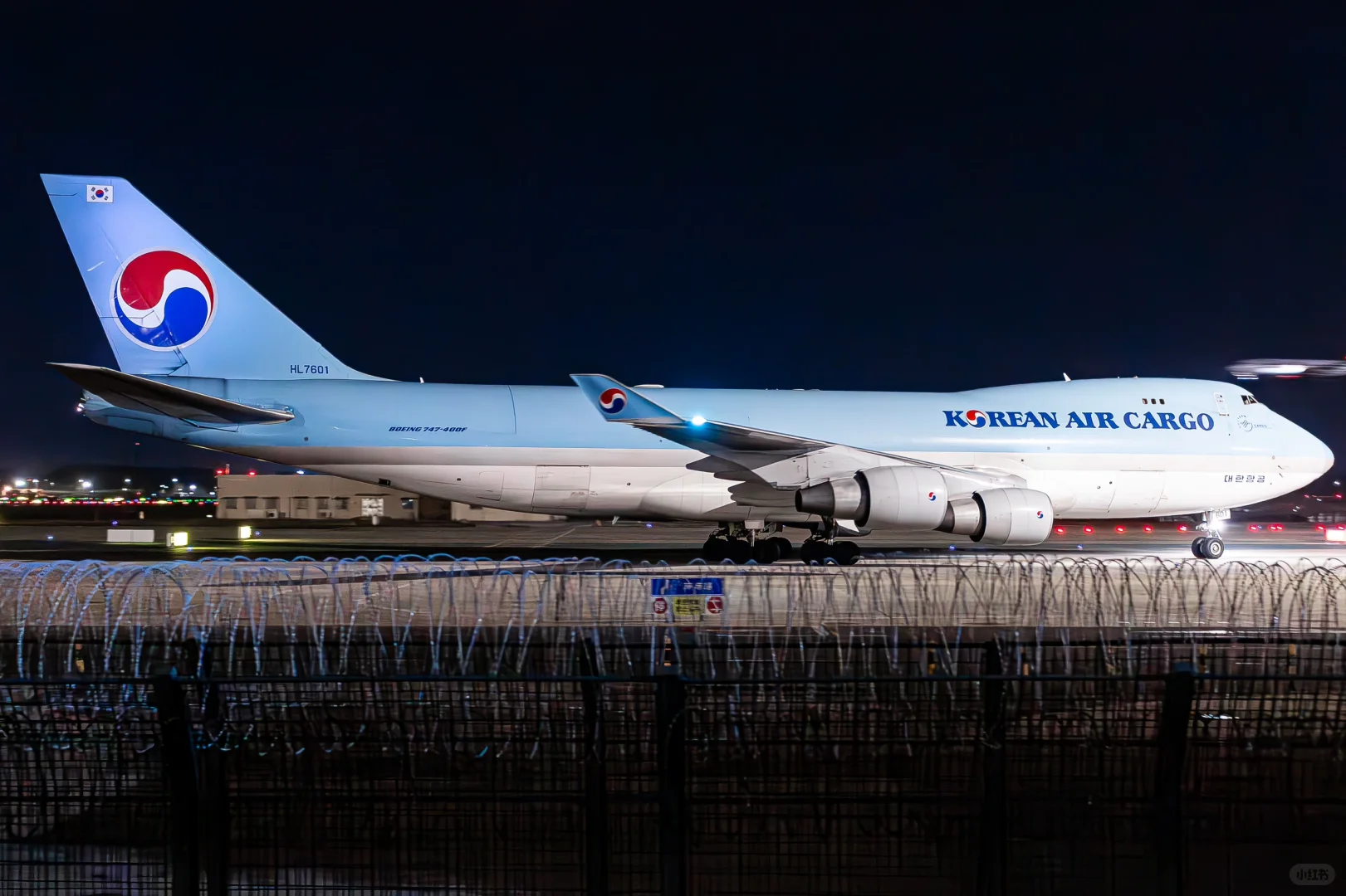 深夜到访货场的巨物们