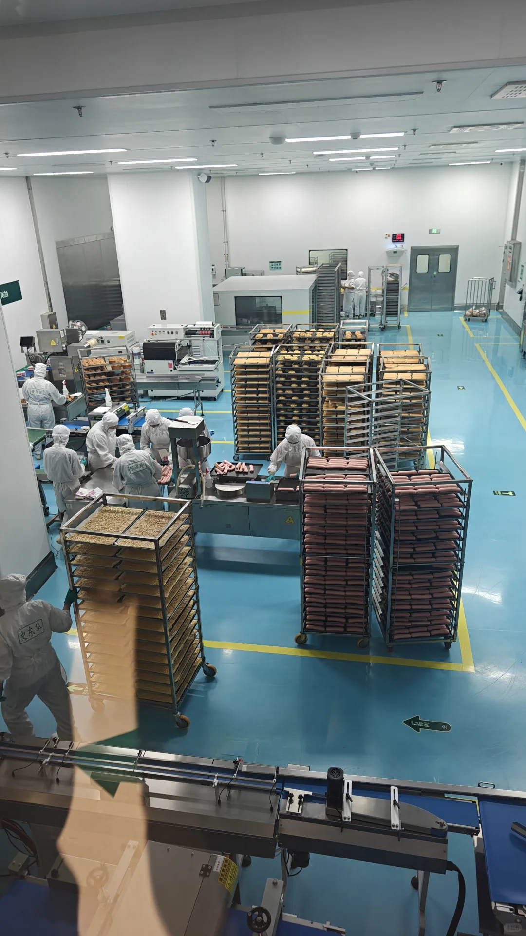 来仟吉“透明工厂”看小白人儿啦~