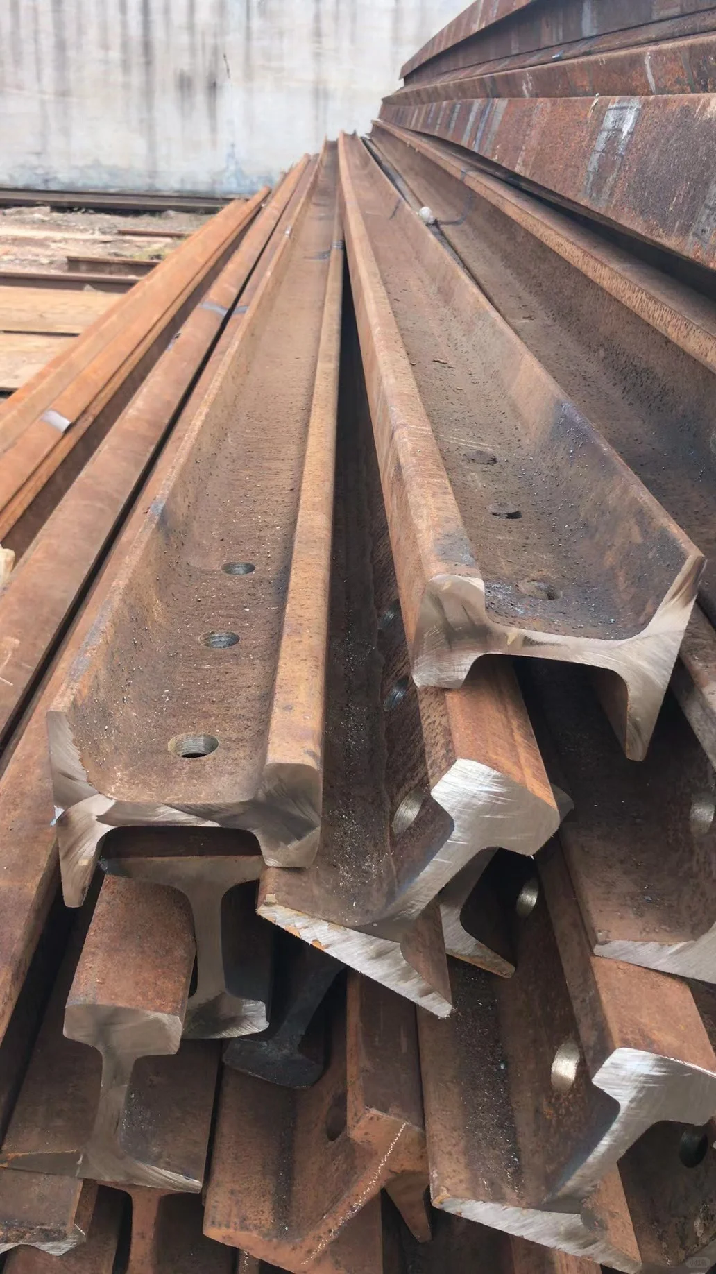 二手钢轨 二手轨道钢 二手路轨 再用轨全新