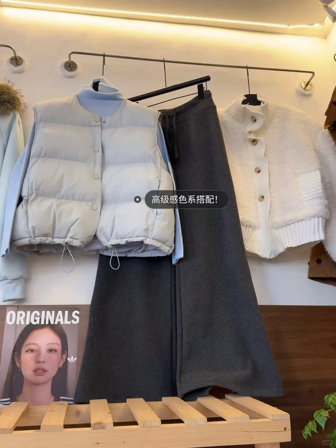 客人说:服装店肯定利润高，所以这么多人开