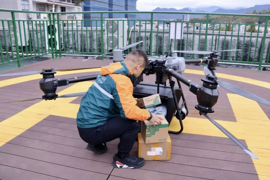 浙江龙泉山区无人机运输航线常态化运行