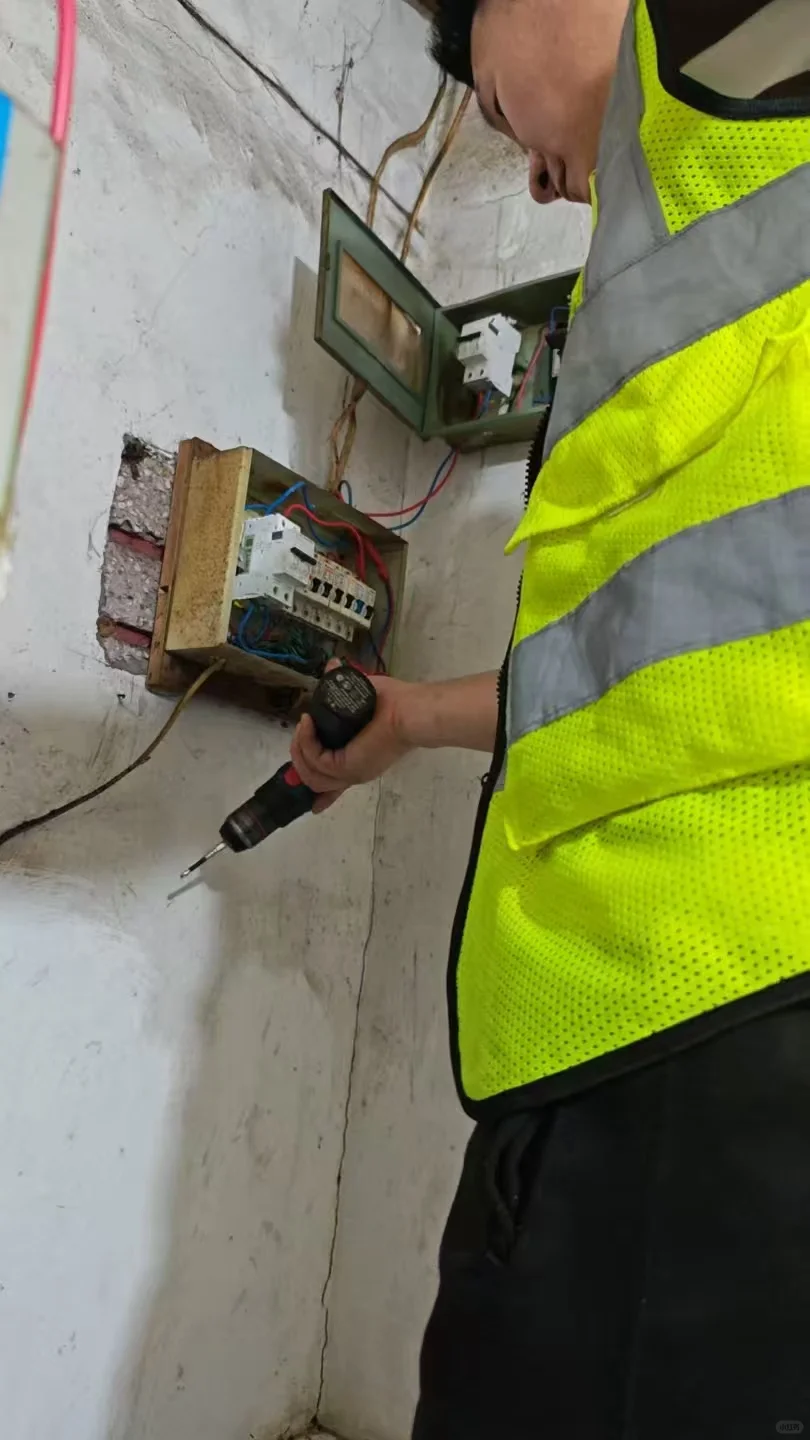 浦东电路维修上门,电路跳闸,电闸送不上