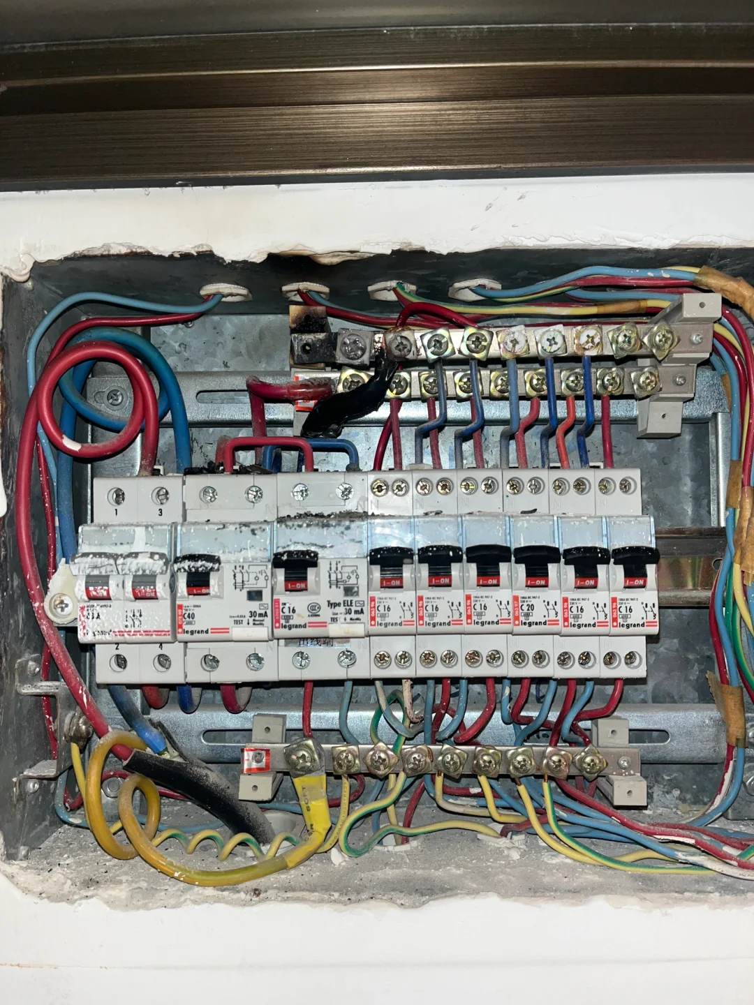 家庭电路维修 电工经验分享