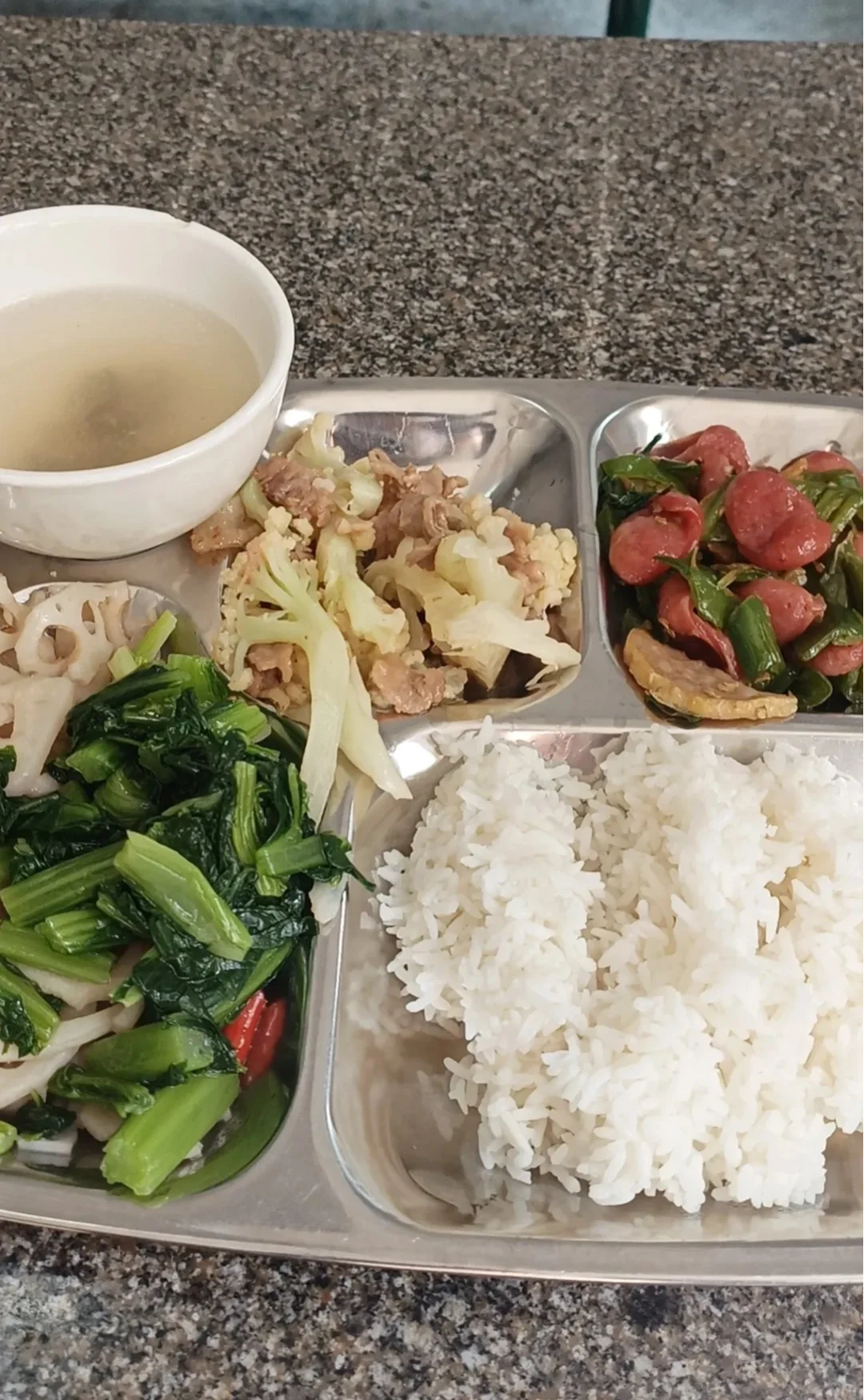 待不下去了，已进石家庄蛋糕厂