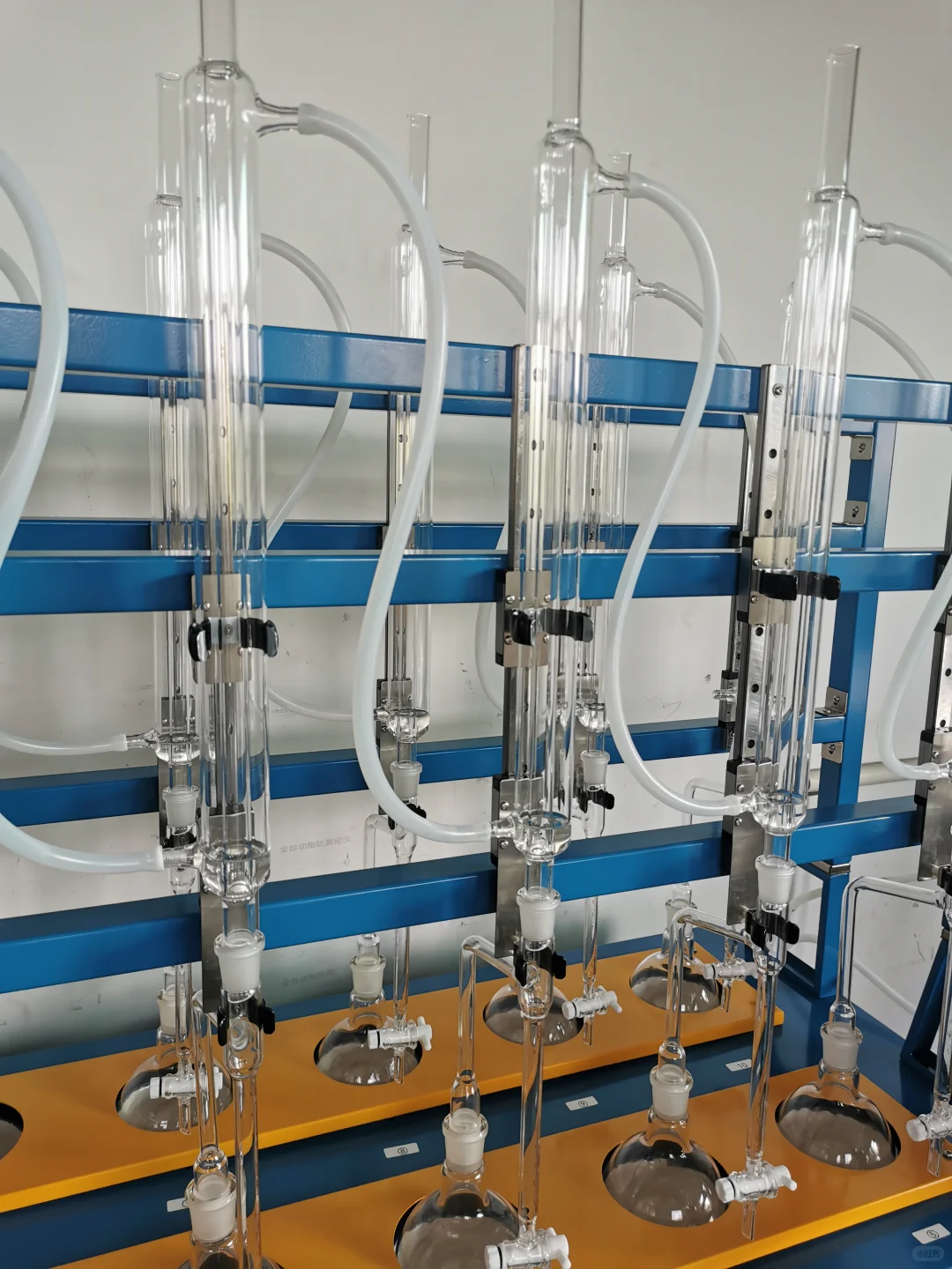 巴跃仪器挥发油测定仪的冷凝管如何清洗？