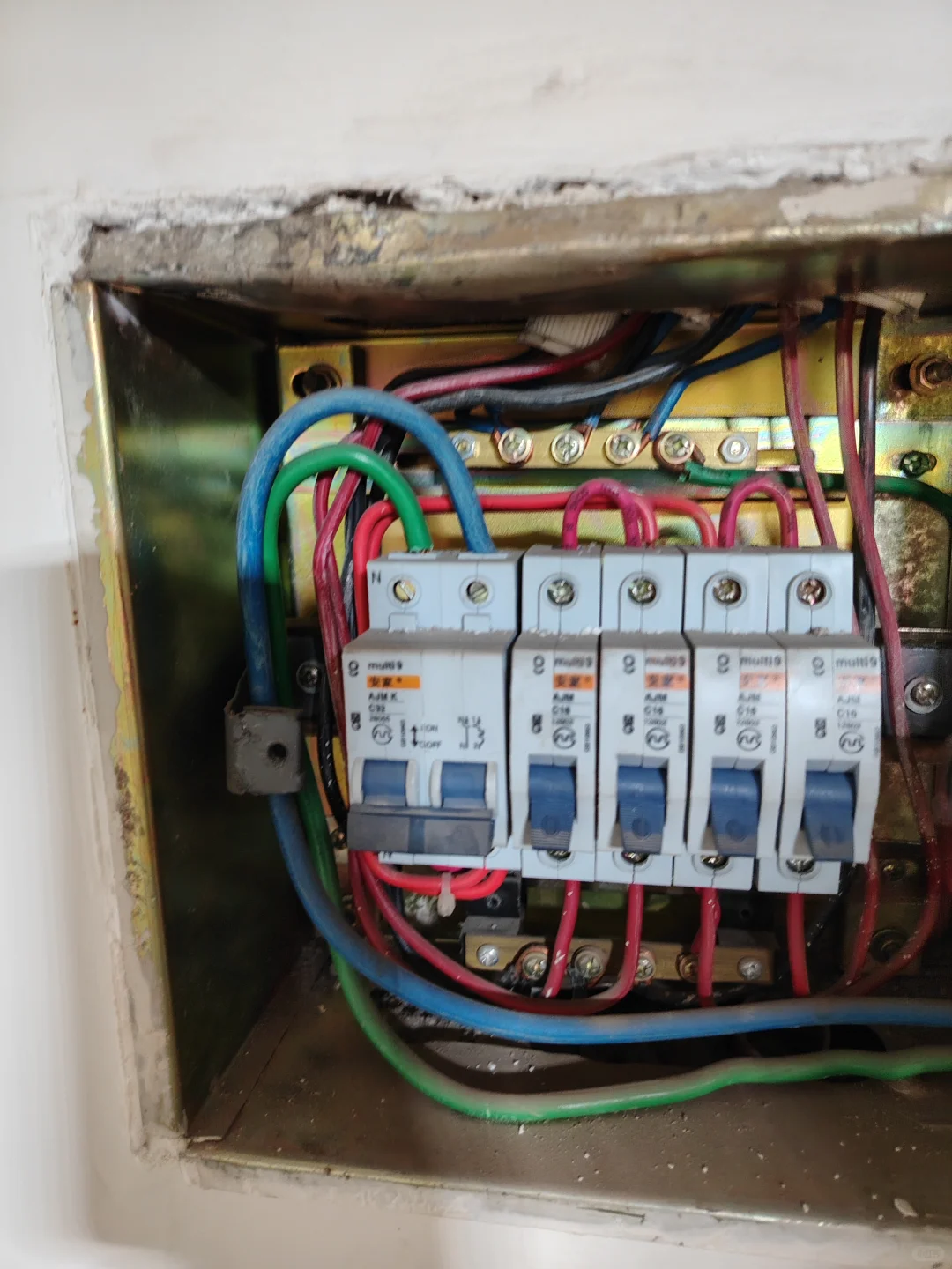 兰州城关电工上门维修