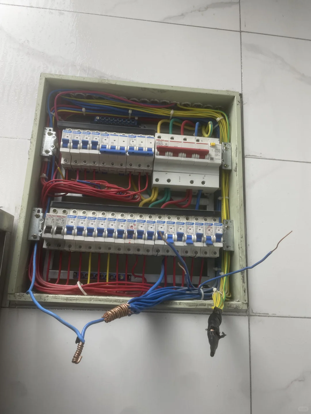 ?电工抢修 | 雨夜的紧急任务?