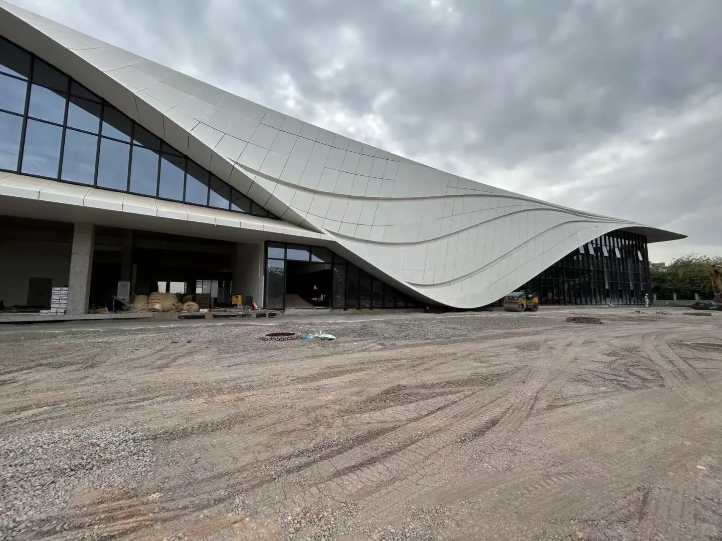 源头厂门窗出口