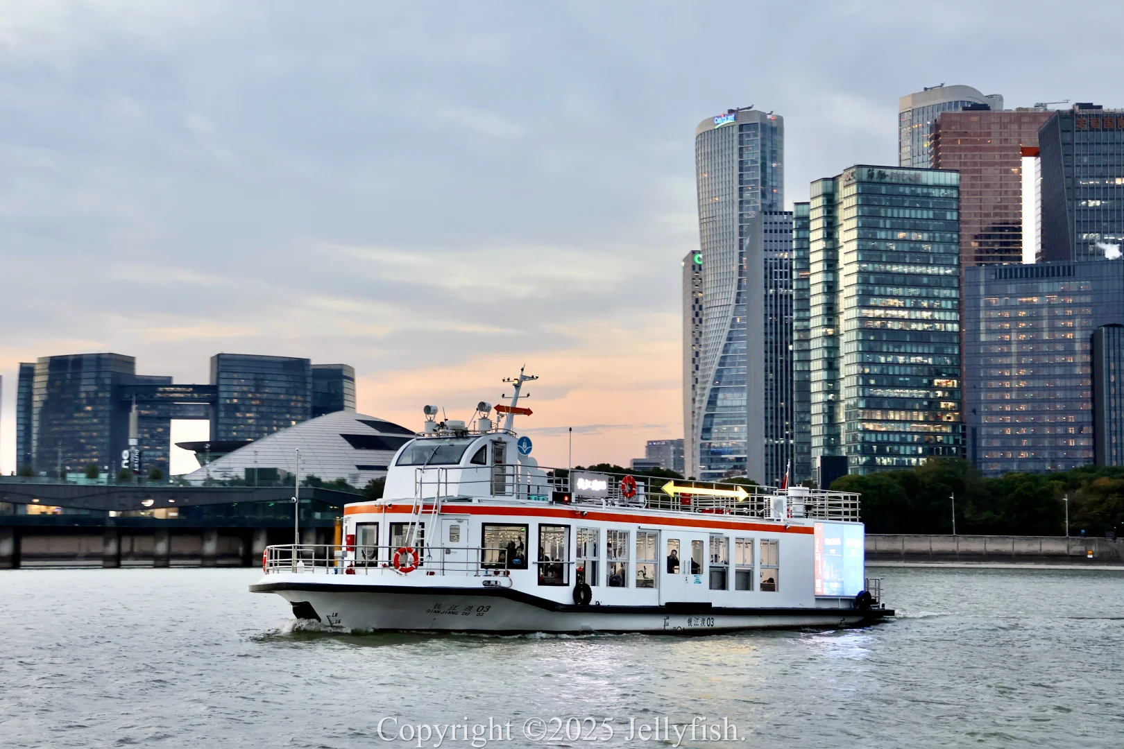 钱江三桥临时轮渡 运营首日随摄