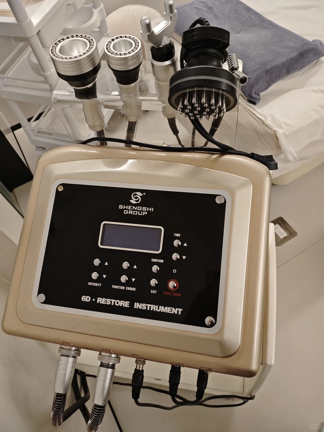 美容院老师说这个仪器价值126w