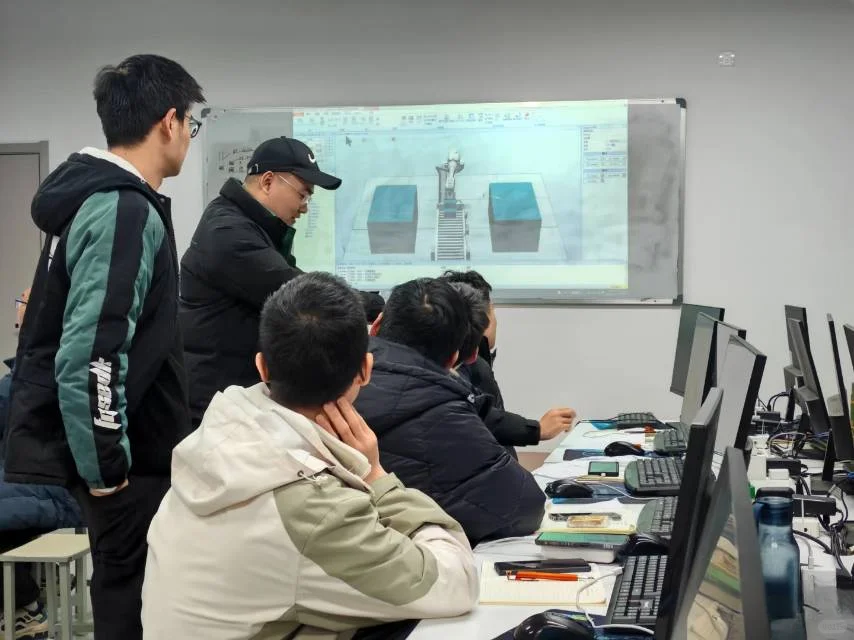 自动化PLC工业机器人真的很适合年轻人