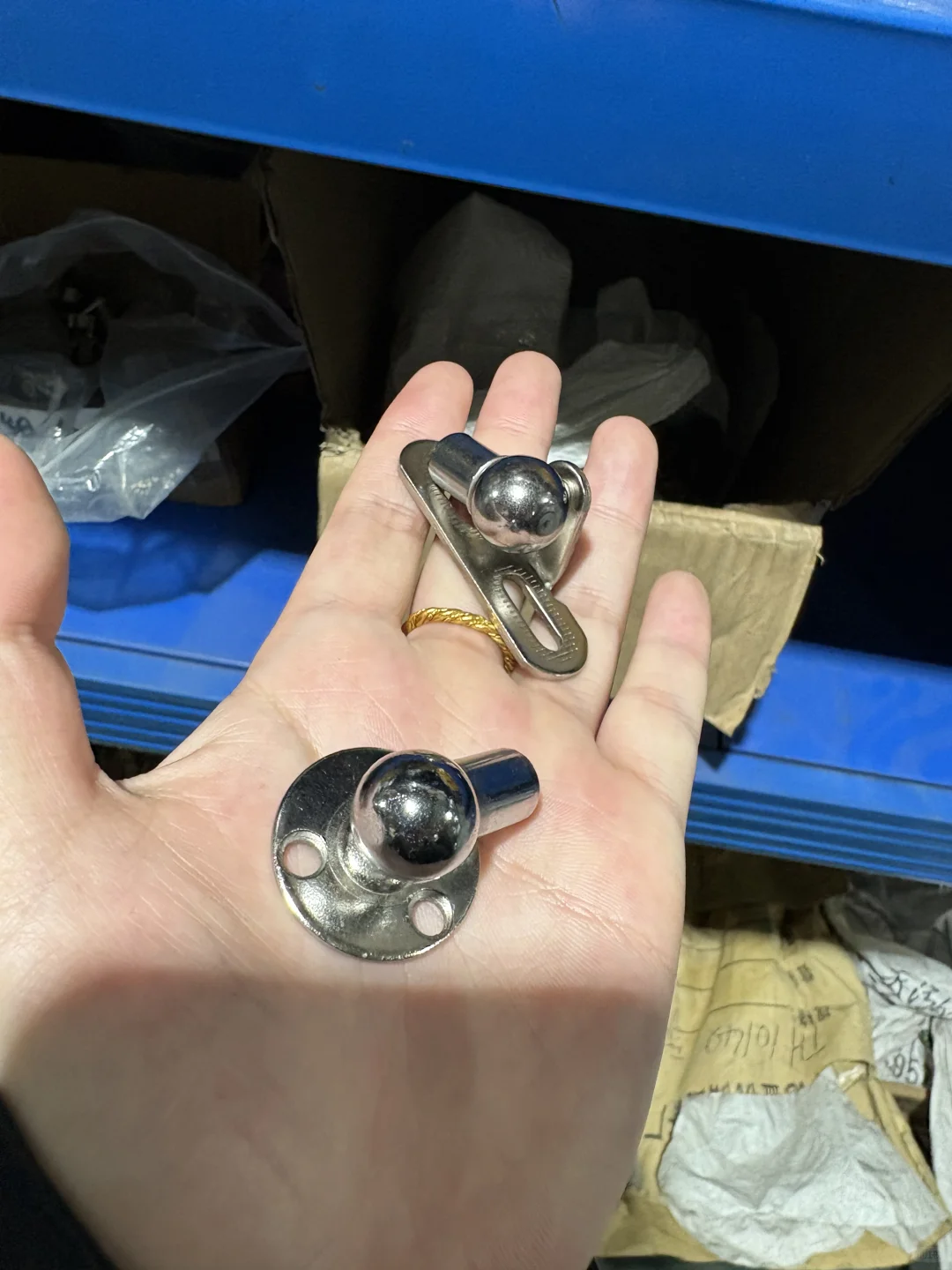 救命！我爸让我把厂里的气弹簧挂上网卖?