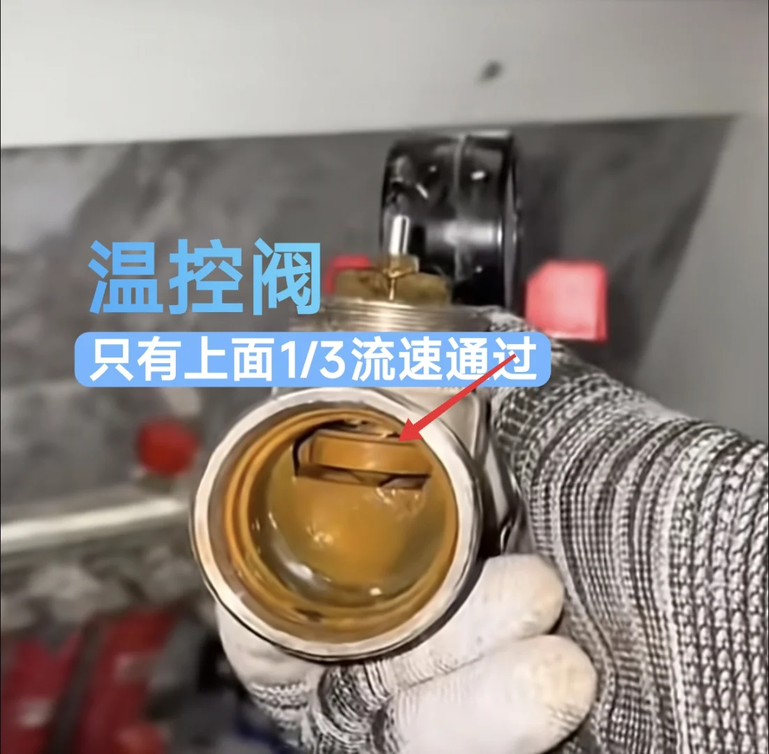 地暖管道换分水器 球阀 增压泵提升室内温度