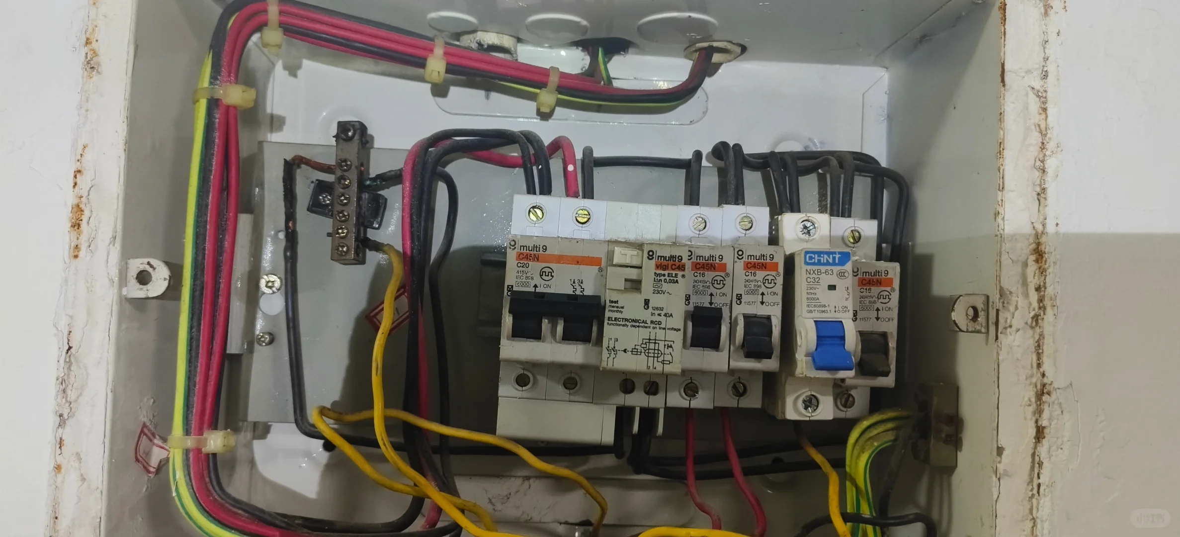 【深圳电工维修】