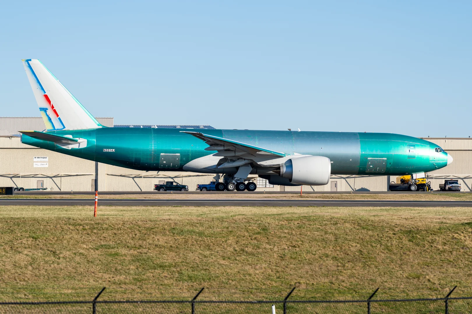 涂装都还没上的南航777货机✈️B-226D