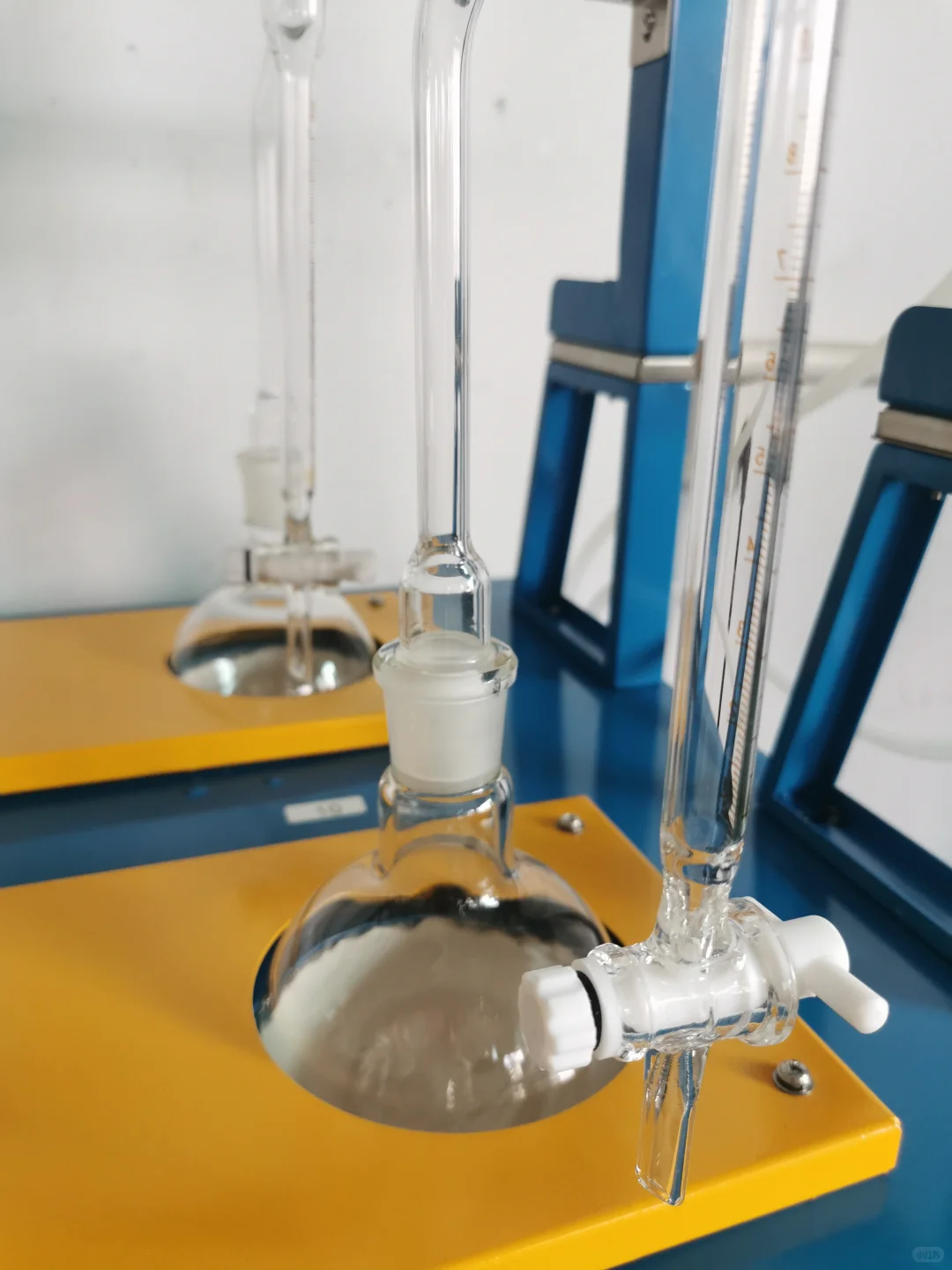 巴跃仪器挥发油测定仪的冷凝管如何清洗？