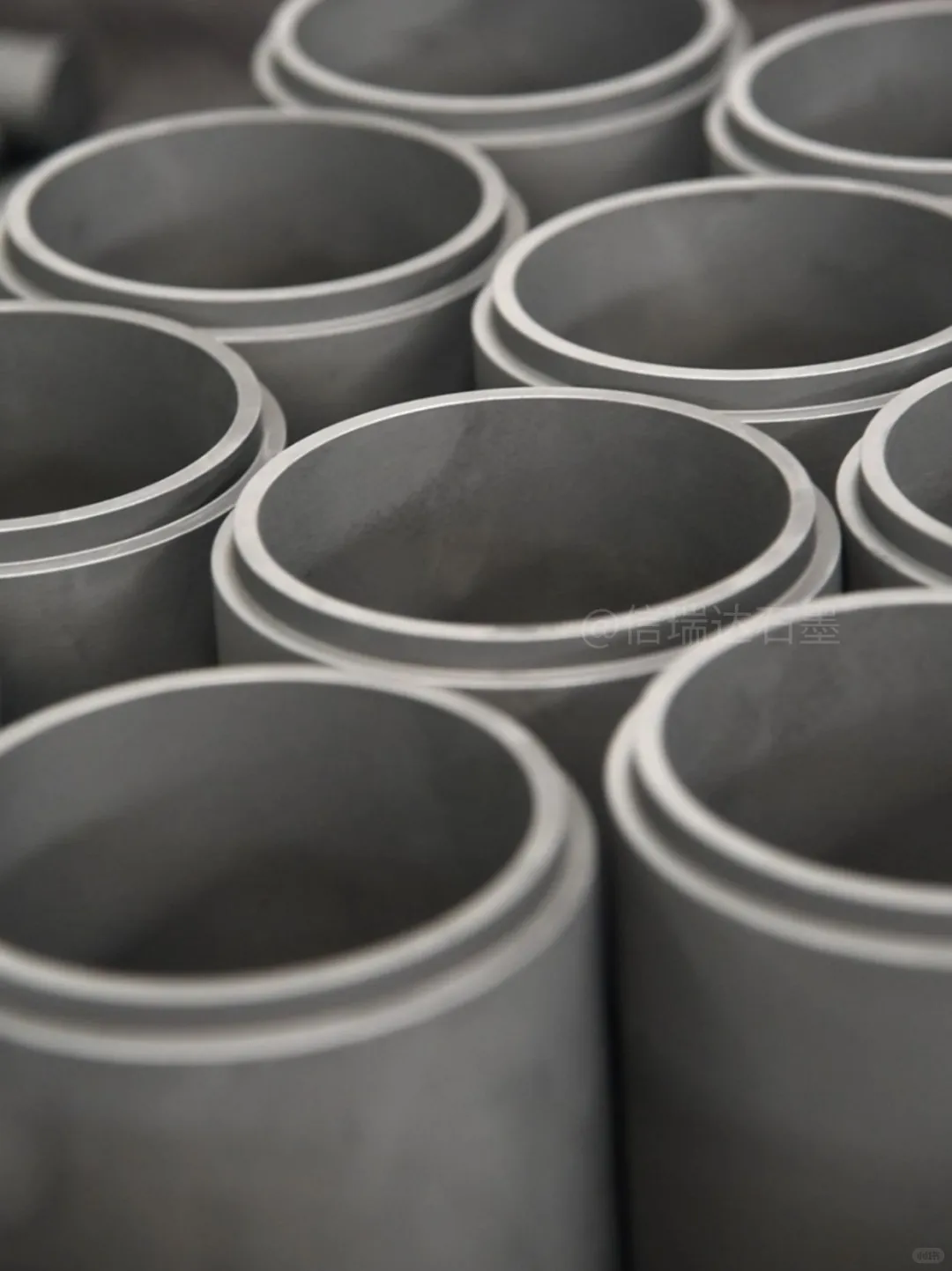 哈喽!我就是你在找的高纯石墨坩埚厂家!