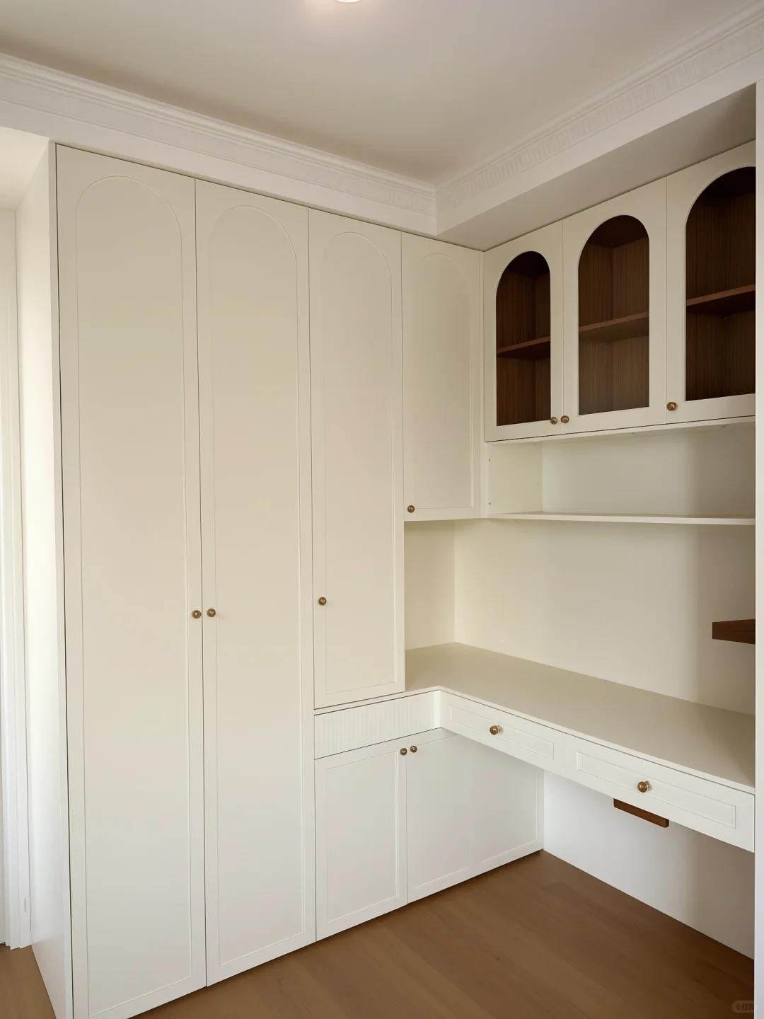 比冬天先到的是我心心念念的全屋定制柜！！