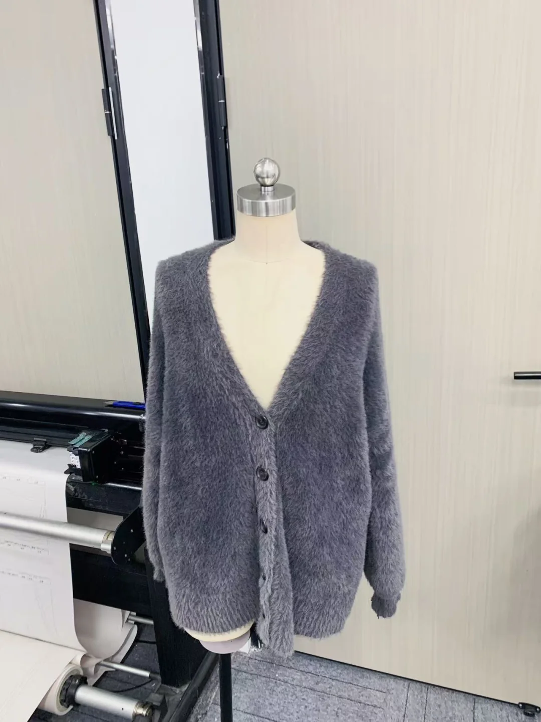 服装博主们?可以先做一件样板 拍照做预售