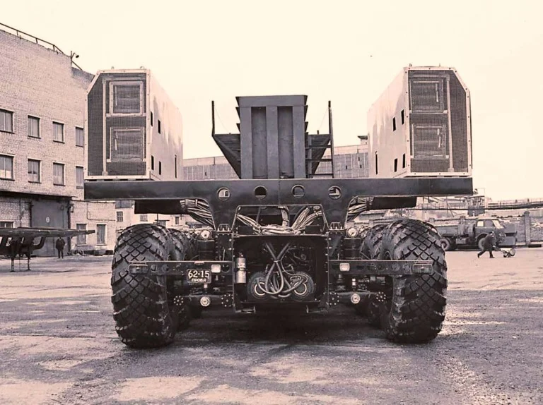 公路列车——МАЗ-7907特种运输车