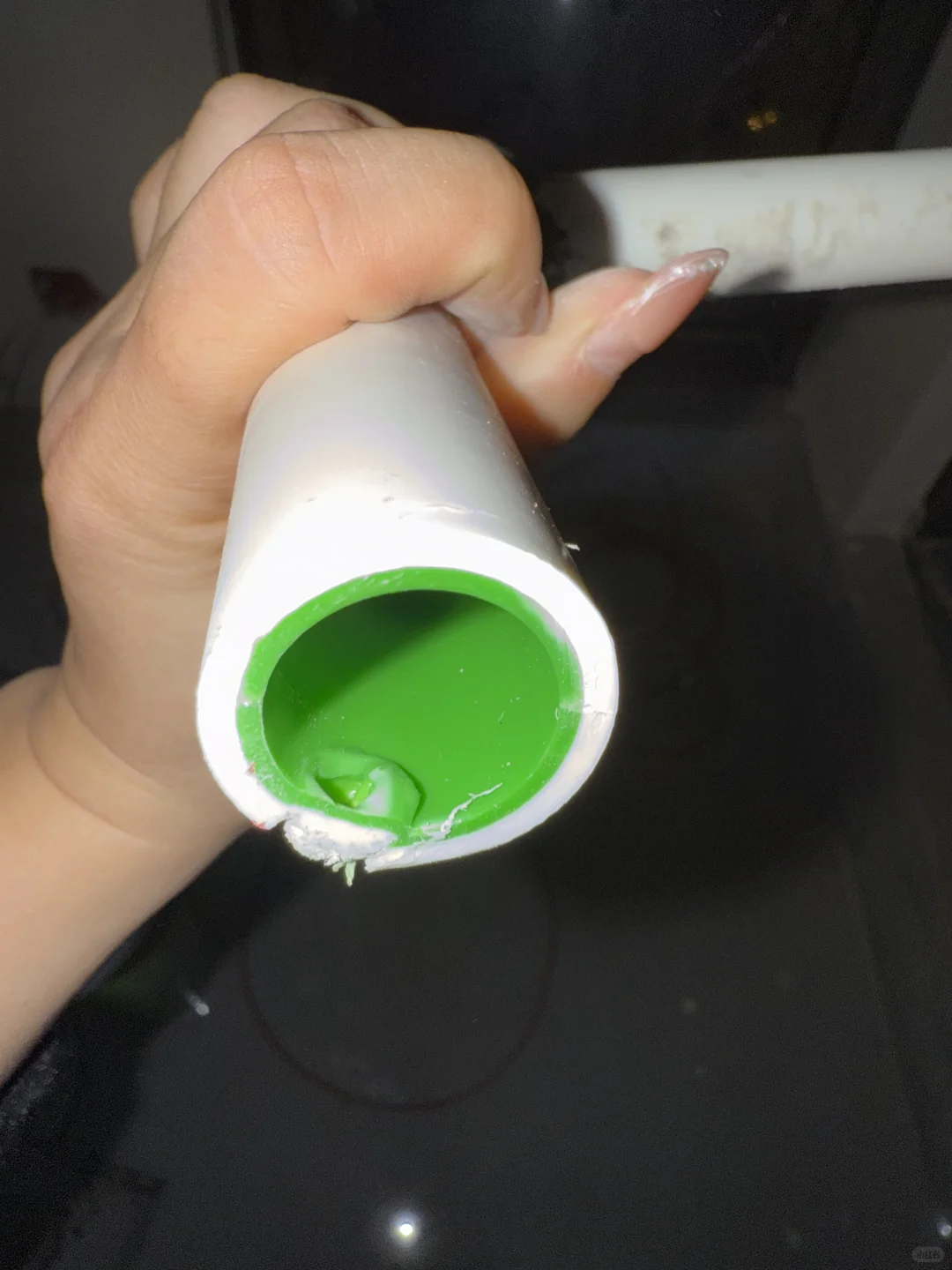 水管漏水，看看这是什么东西弄到的漏水