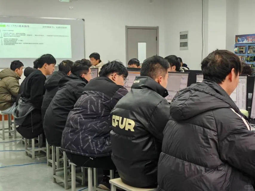 自动化PLC工业机器人真的很适合年轻人