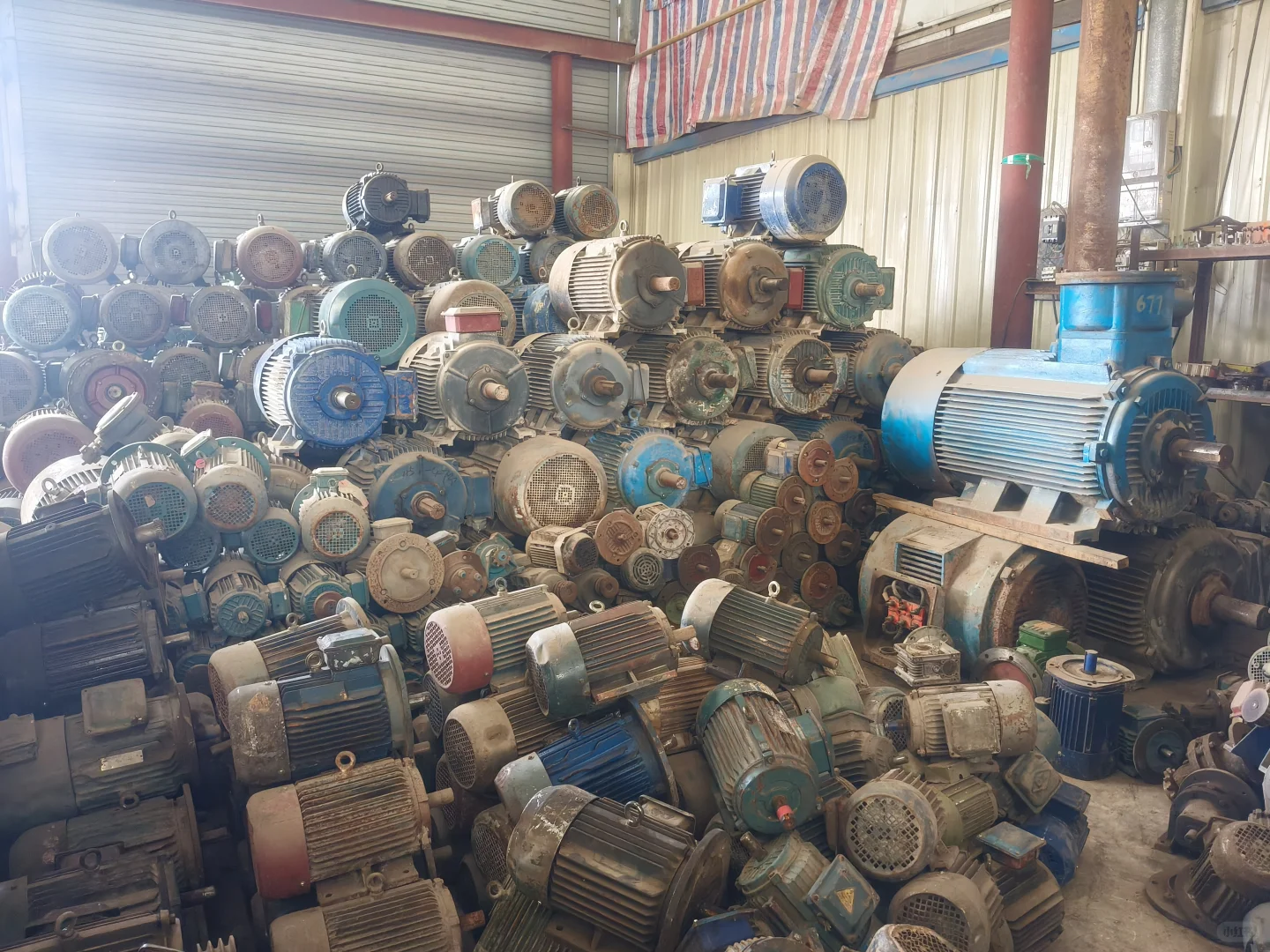 工业之美：电机仓库的震撼视角