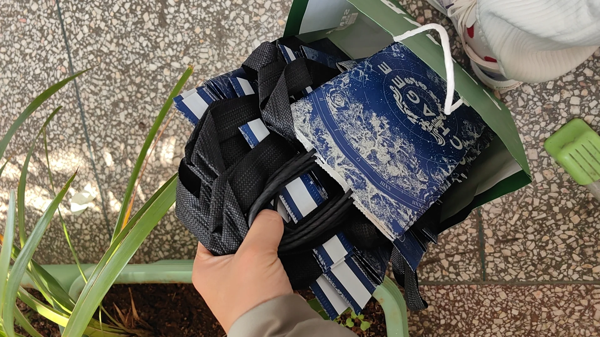 耗时三小时 幼儿园环保服装秀